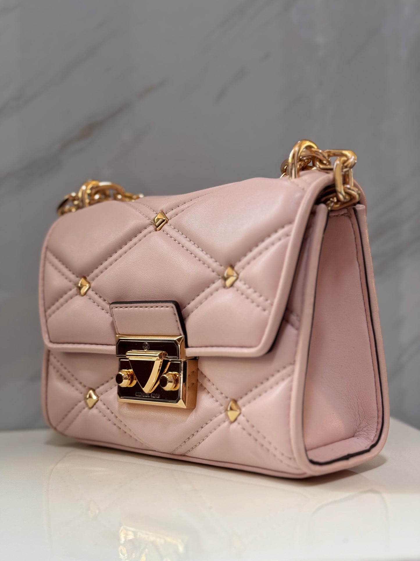 Cartera Morral Michael Kors Serena con Tachuelas