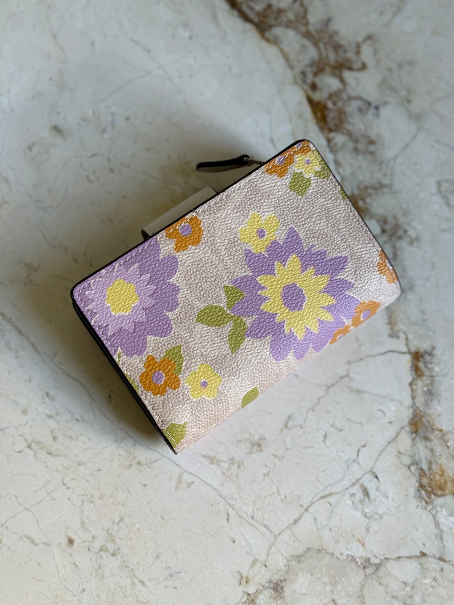 Medium Corner Zip Billetera Coach