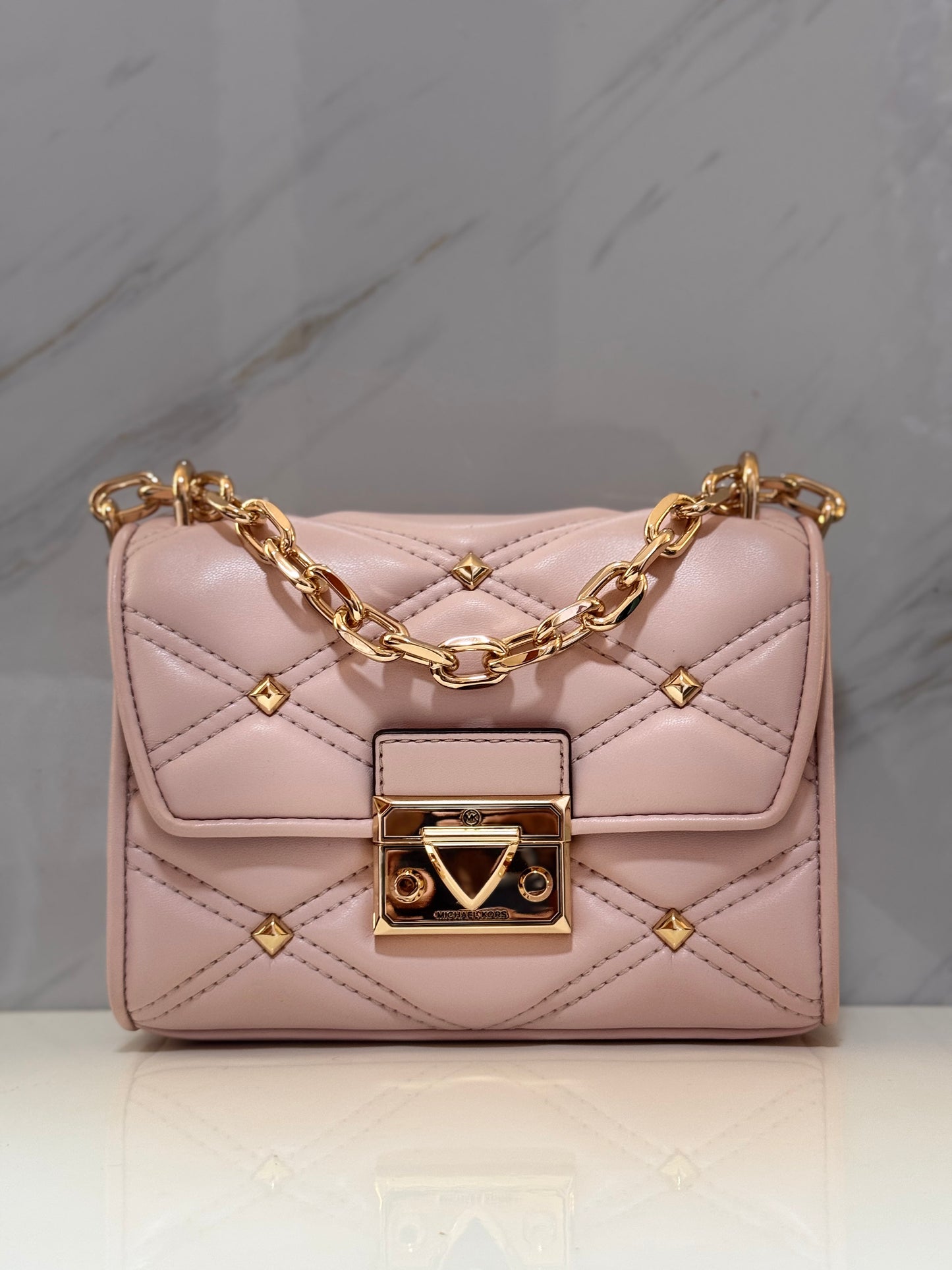 Cartera Morral Michael Kors Serena con Tachuelas