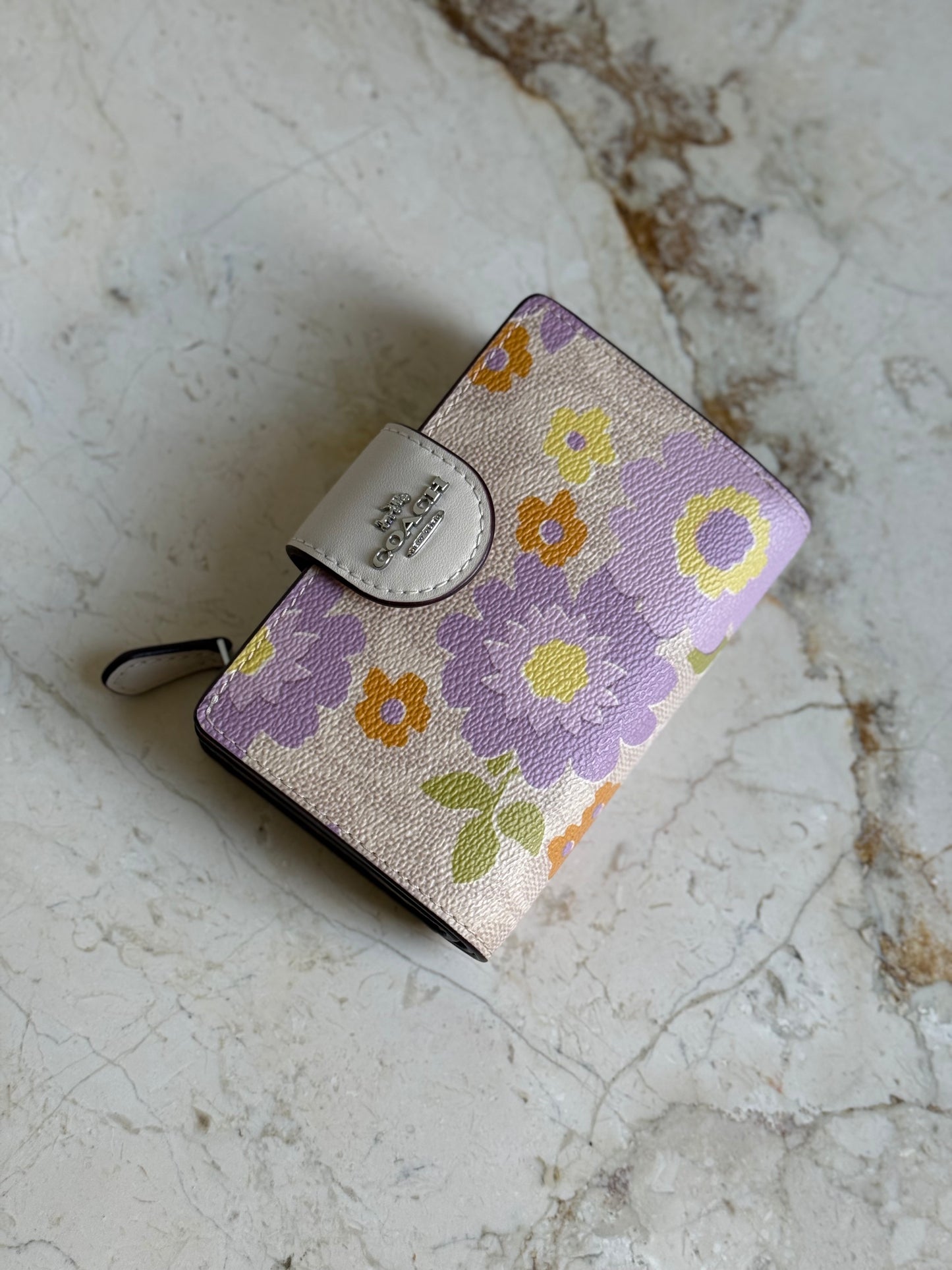 Medium Corner Zip Billetera Coach