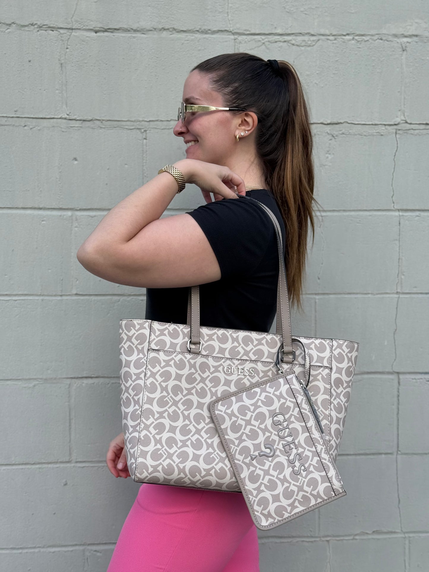 Tote Guess