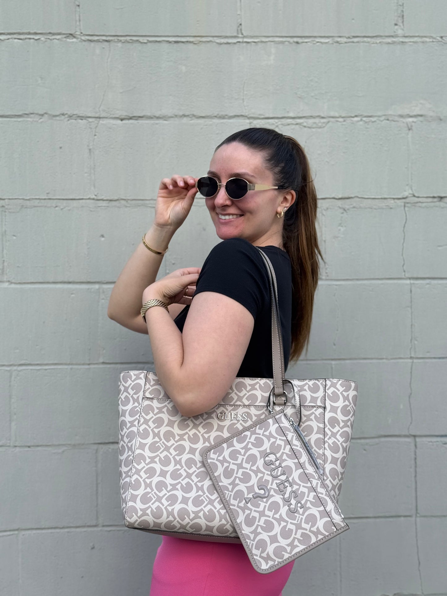 Tote Guess