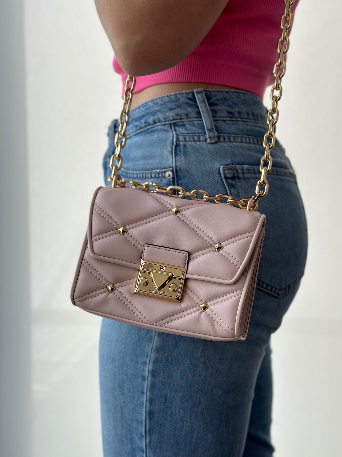 Cartera Morral Michael Kors Serena con Tachuelas