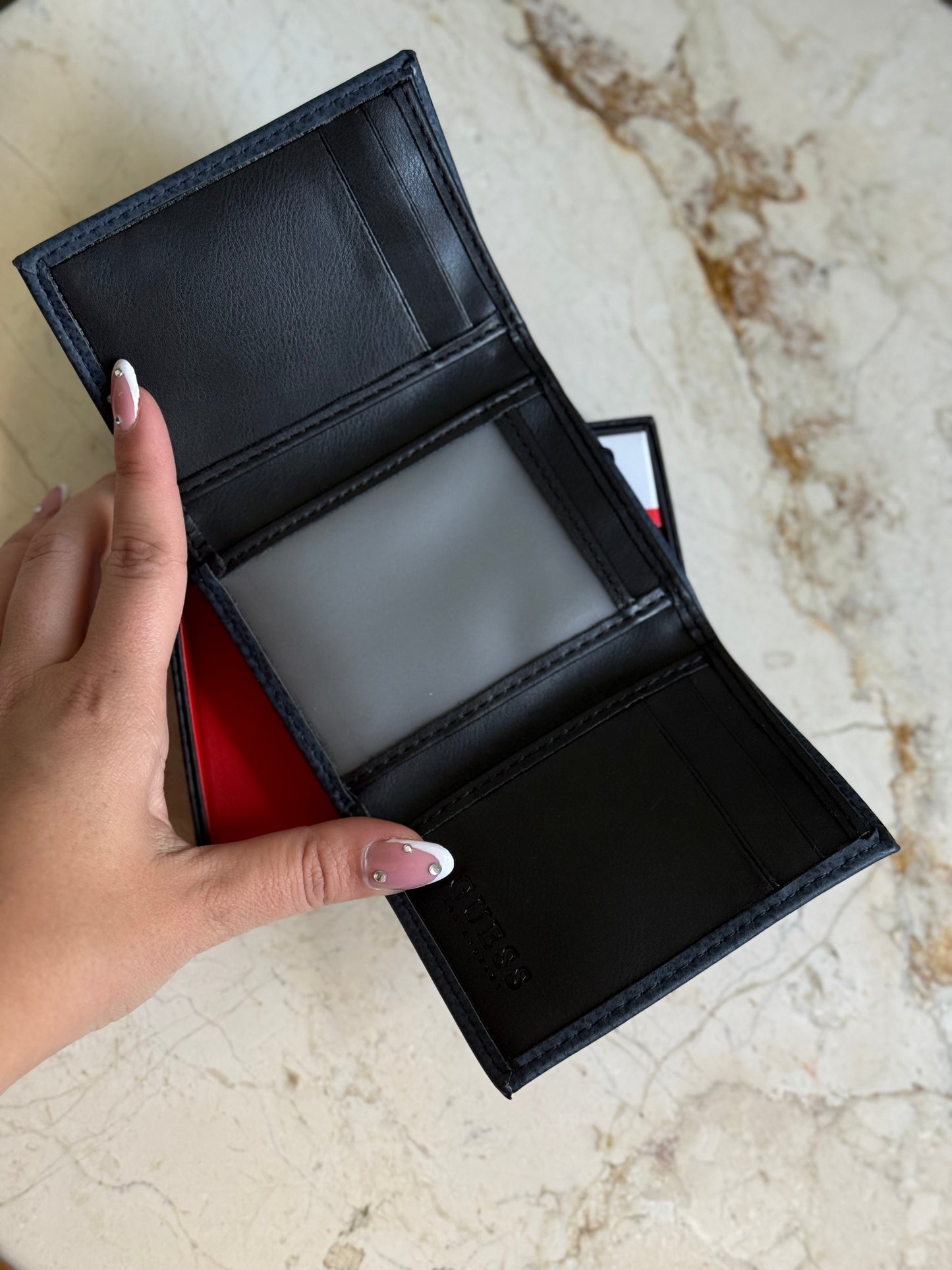 Billetera Guess de hombre