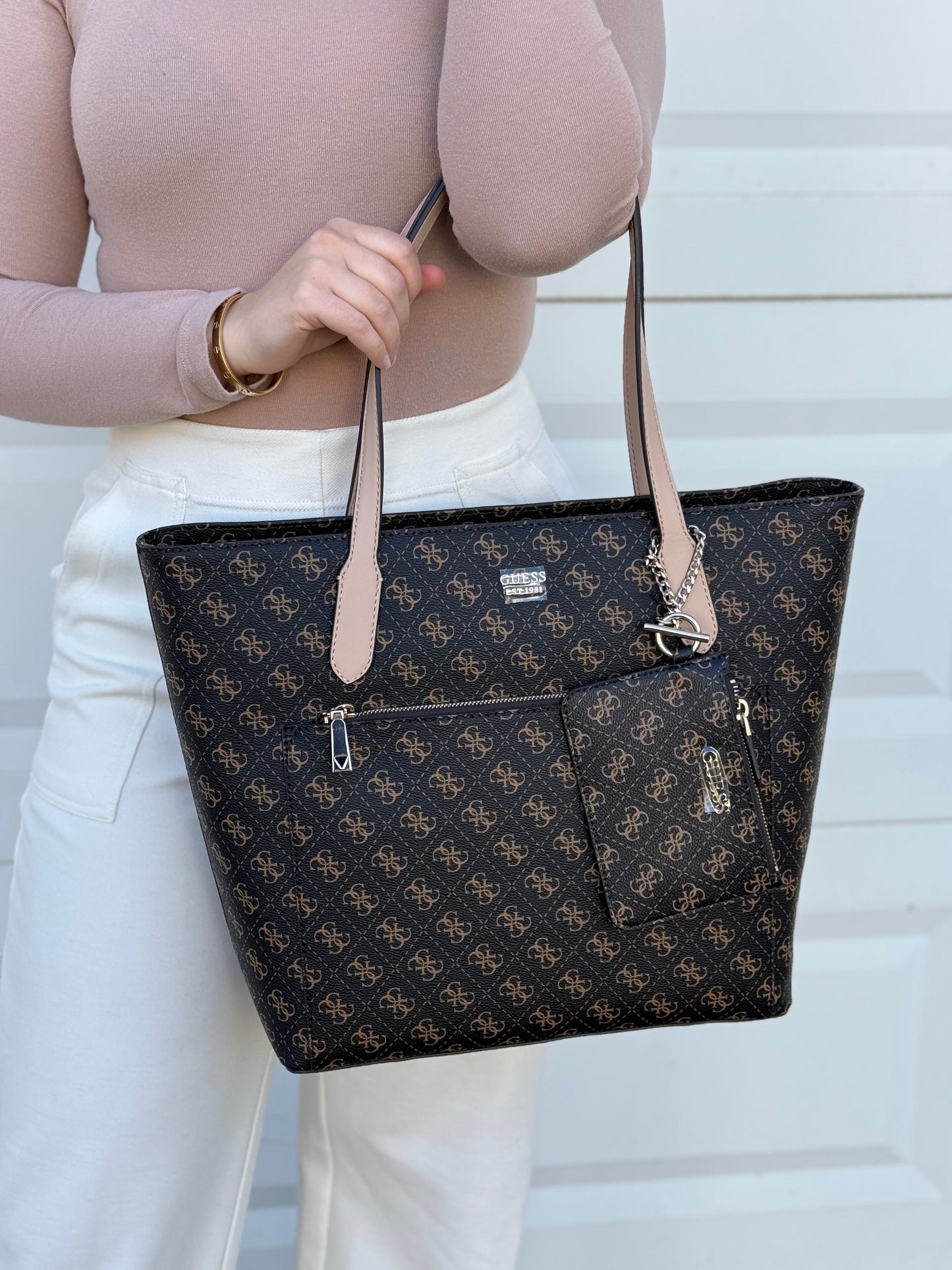 Tote Guess