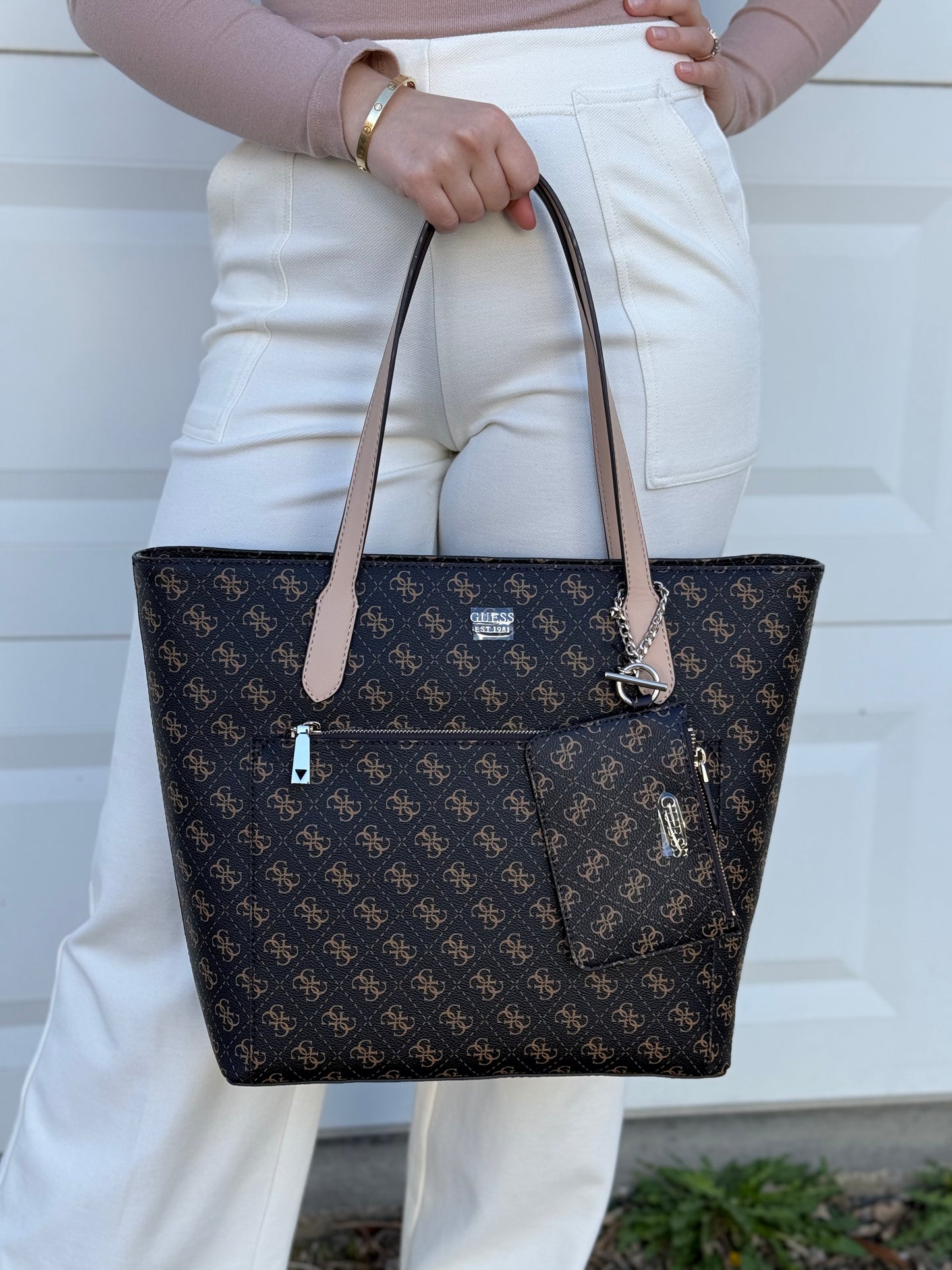 Tote Guess